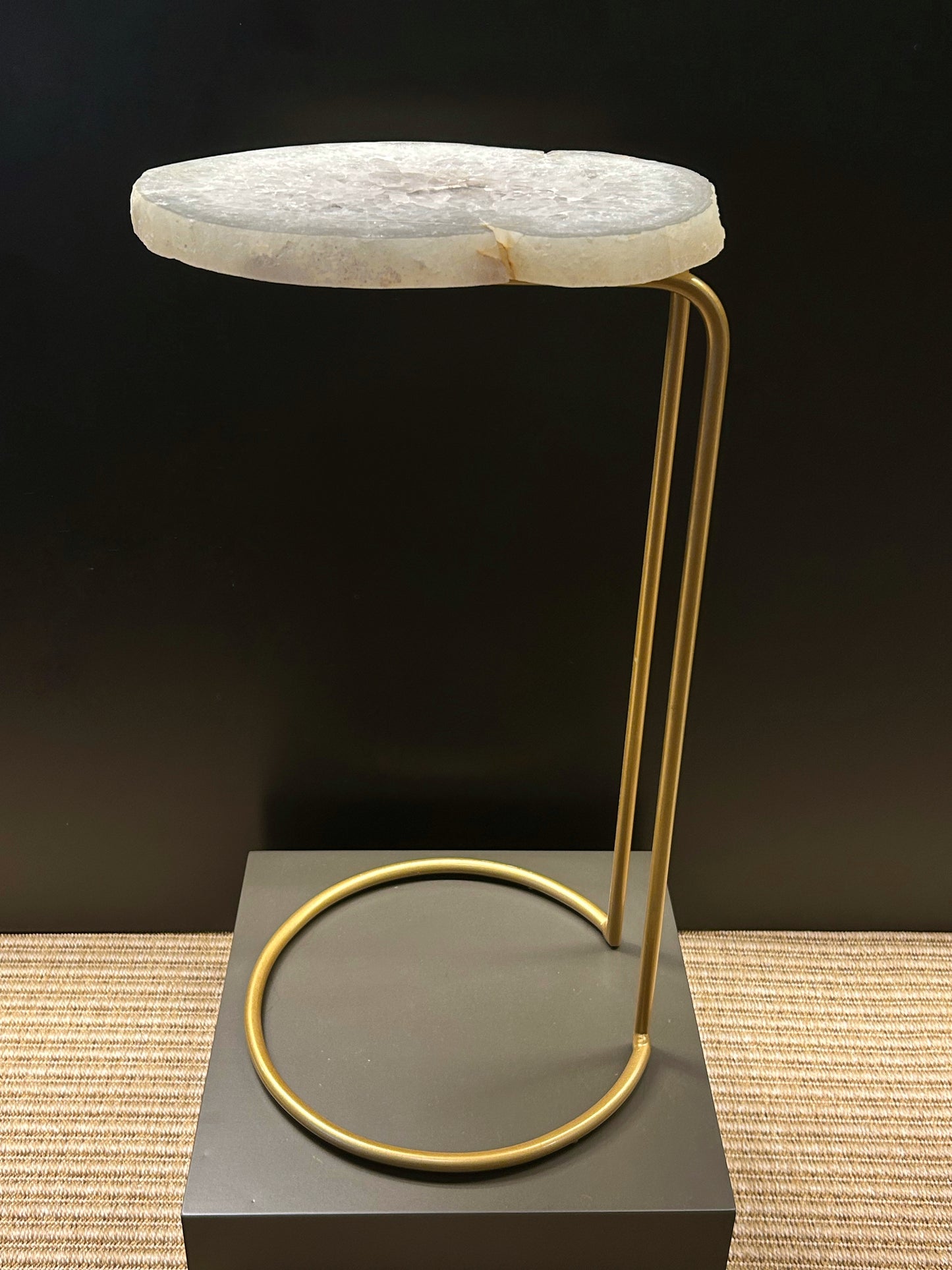 THE TABARE TABLE TT 2033