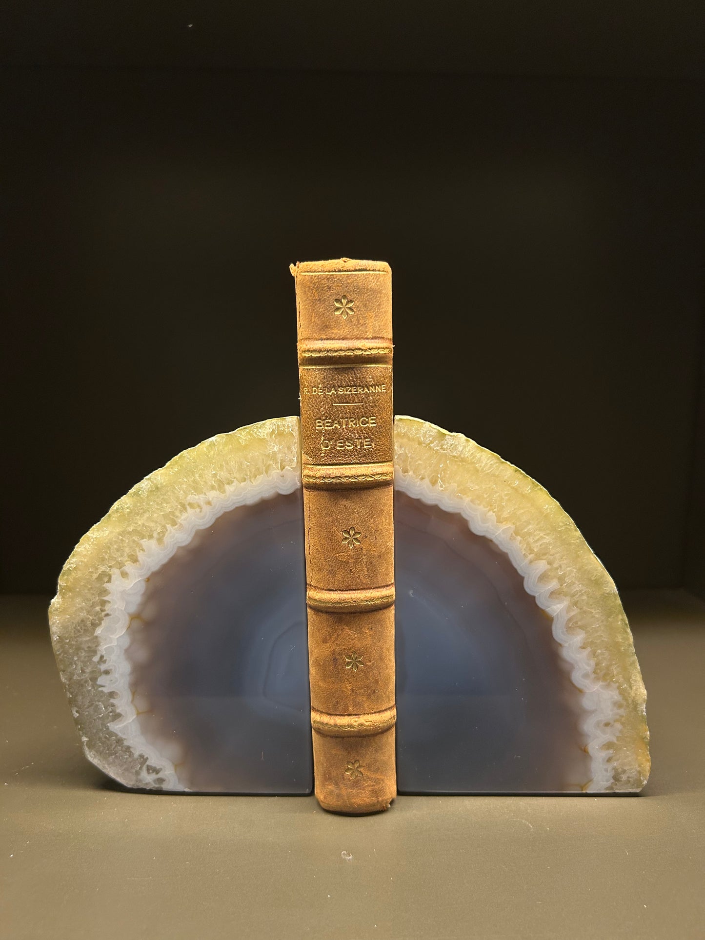 BOOKEND PU 11058