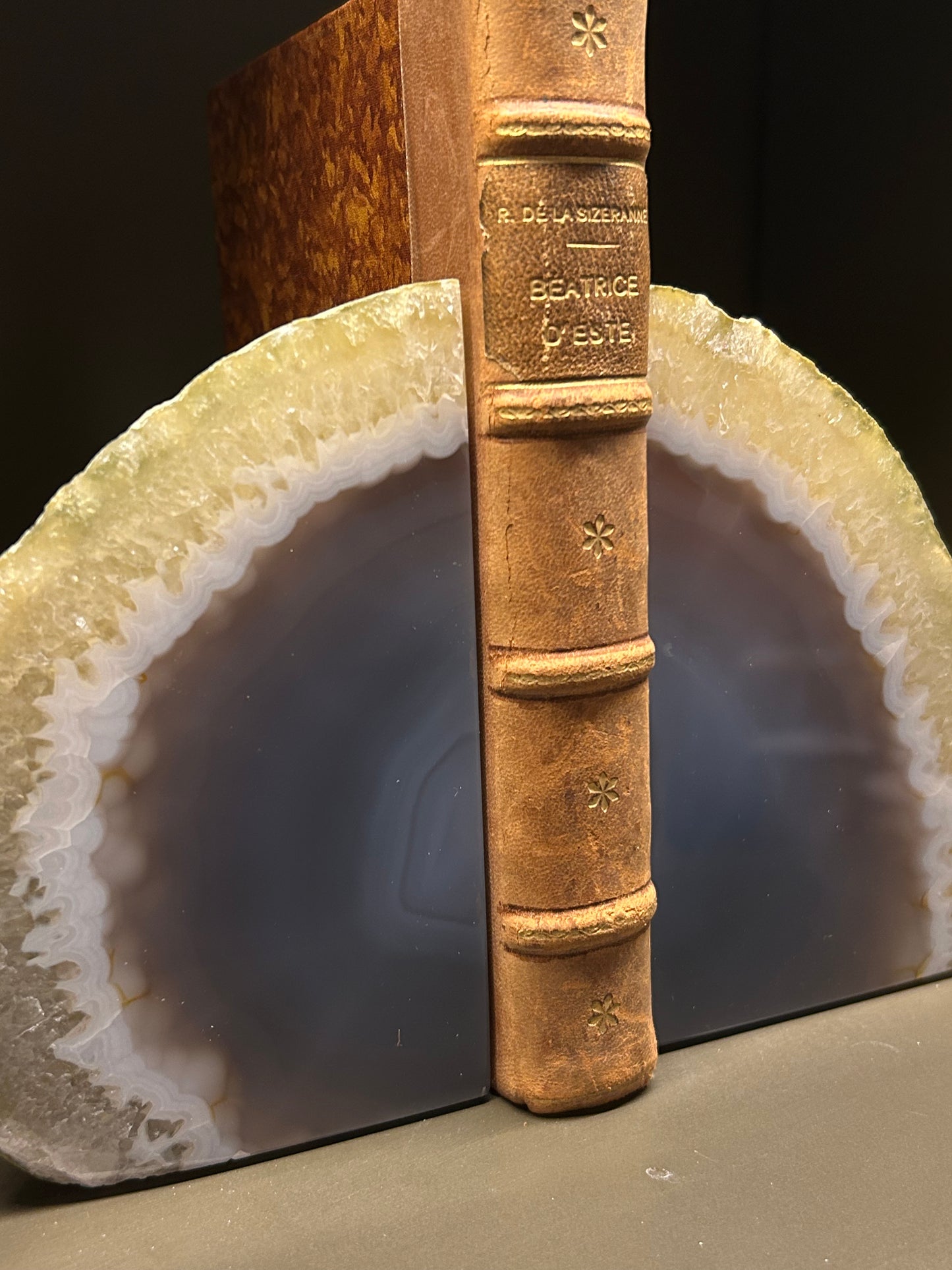 BOOKEND PU 11058