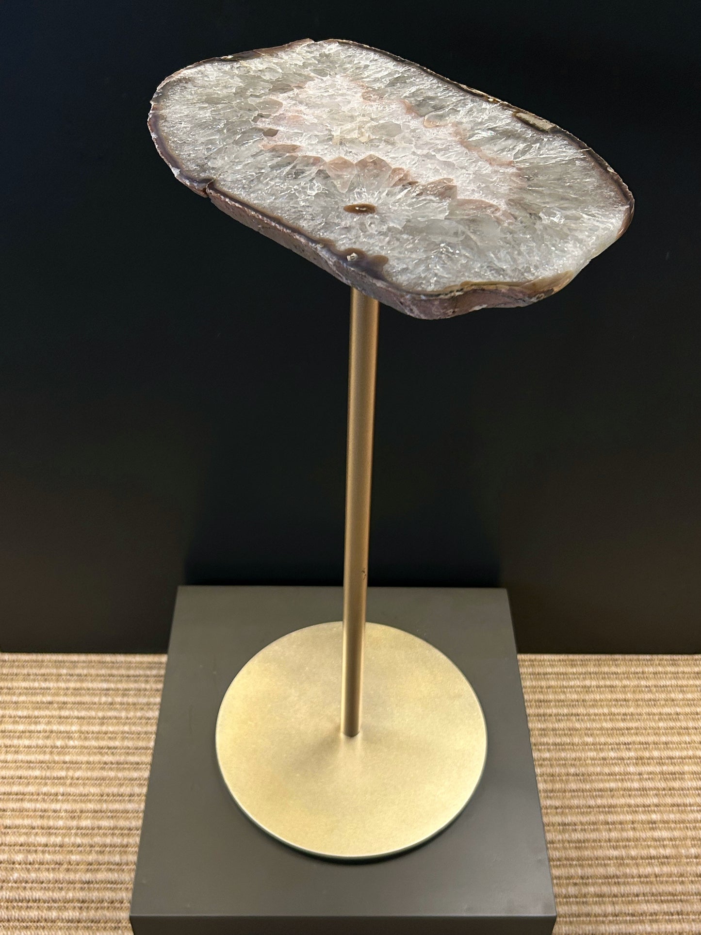 THE CHARRUA TABLE RR 14010