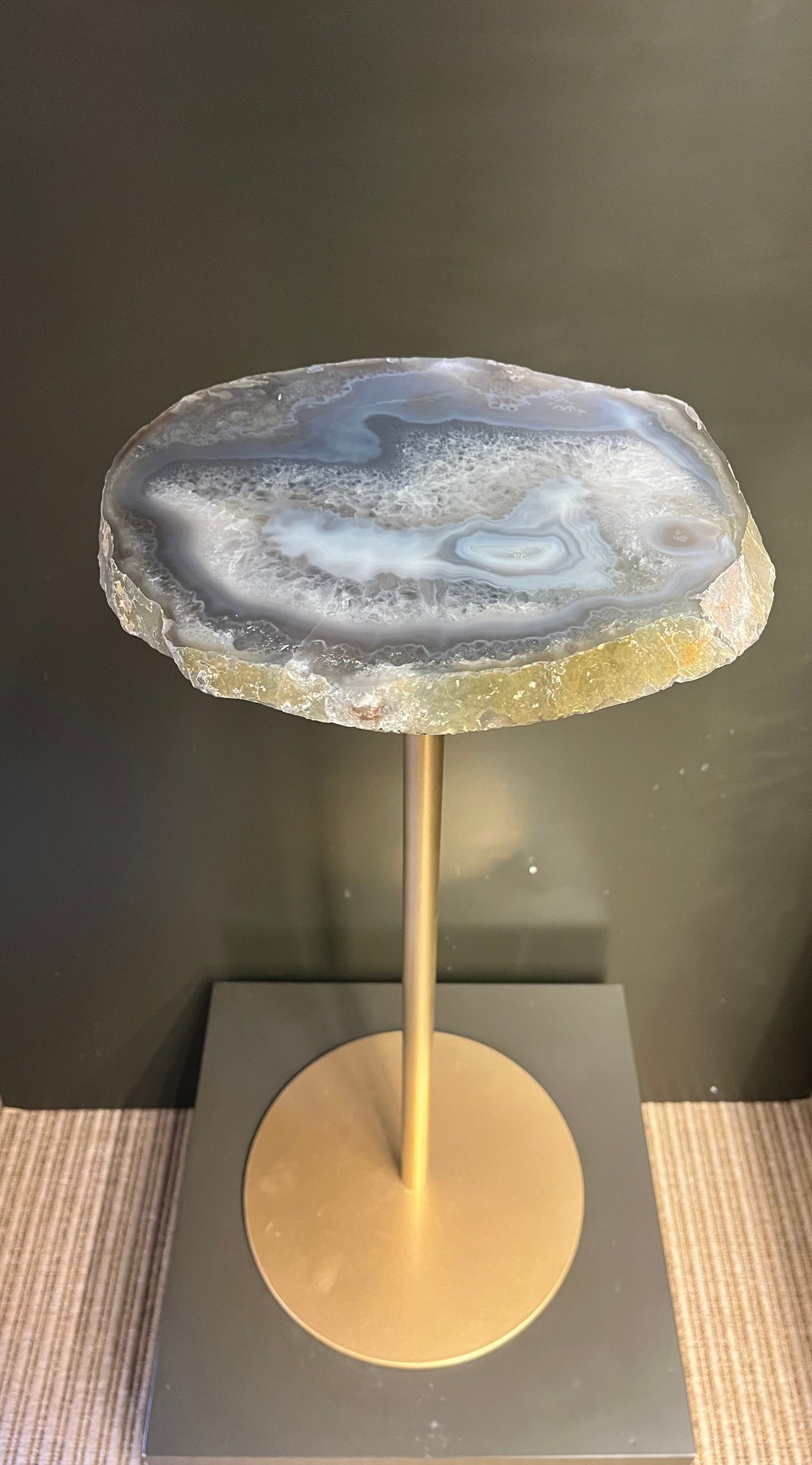 THE CHARRUA TABLE RR 14019