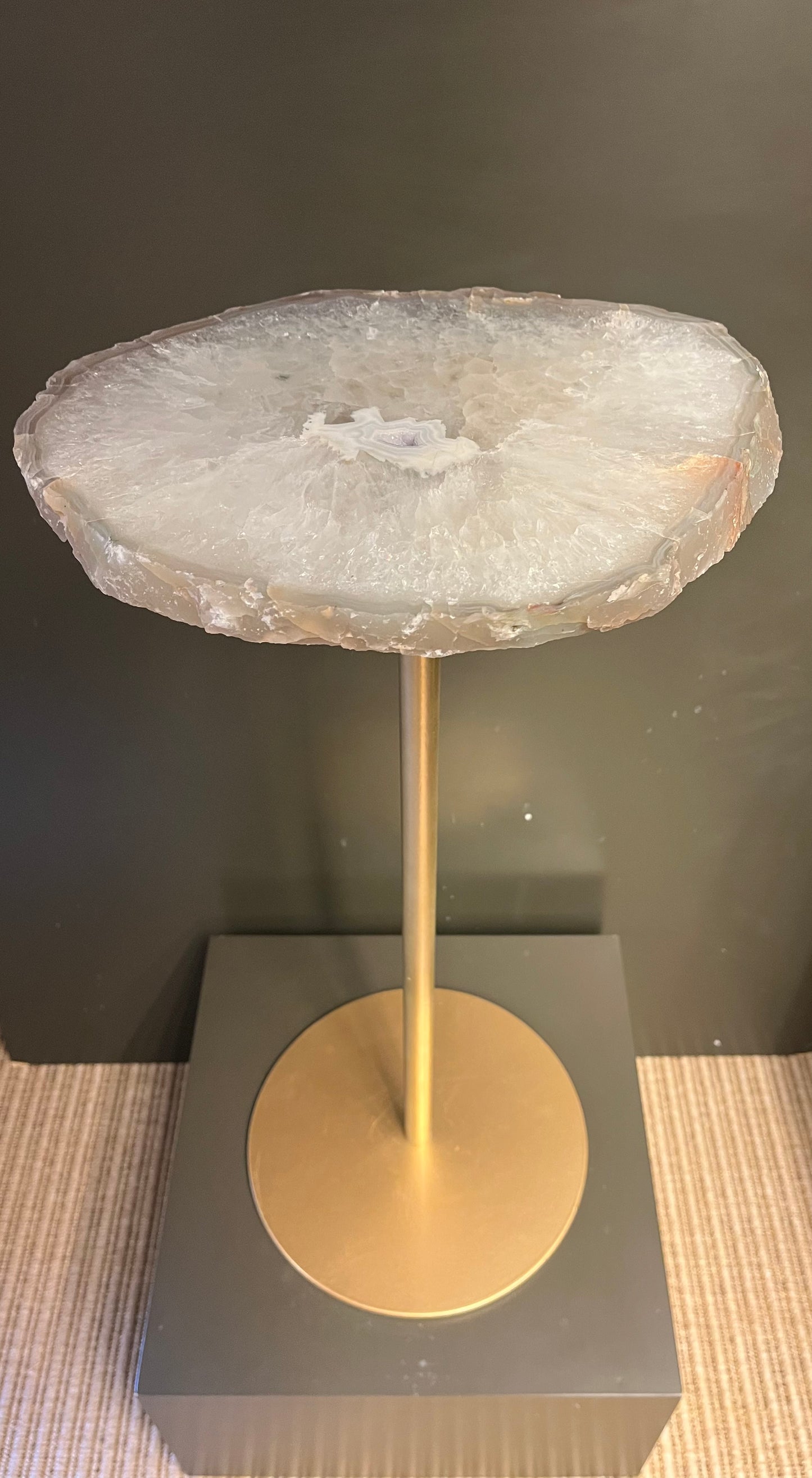 THE CHARRUA TABLE RR 14024